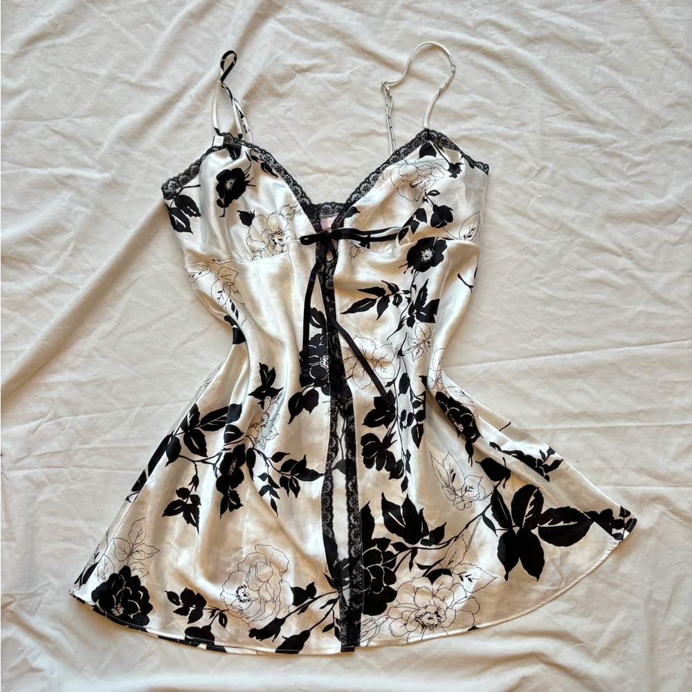 victoria’s secret black and white floral flower and leaf design vest slip dress